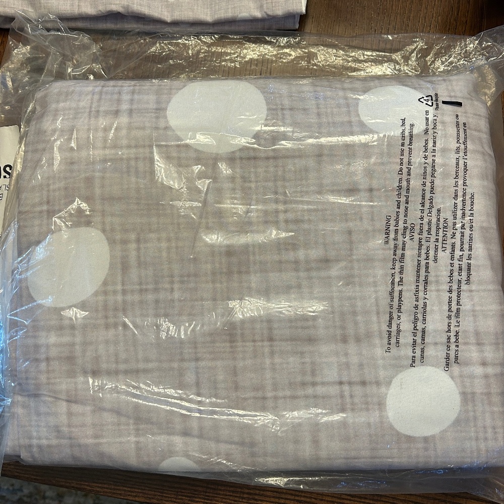 BRAND NEW Queen Set: Duvet Cover, Shams and Accent Pillow